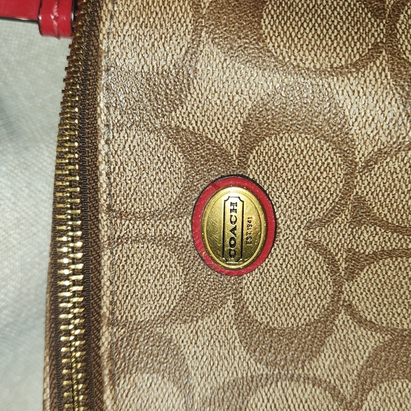 Coach - Picture 2 of 8